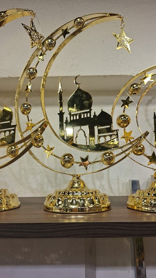 ديكور رمضان علي شكل هلال و جامع حجم كبير