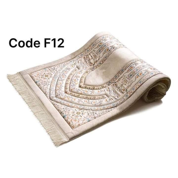 5bd129a9-a644-4776-8cc7-5bc6f5753c9e.jpg مصلية مبطنة مانعة للانزلاق + سبحة