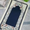 d83183e7-a65d-43c0-a00d-c0ab8dd76da9.jpg مصلية مبطنة مانعة للانزلاق + سبحة